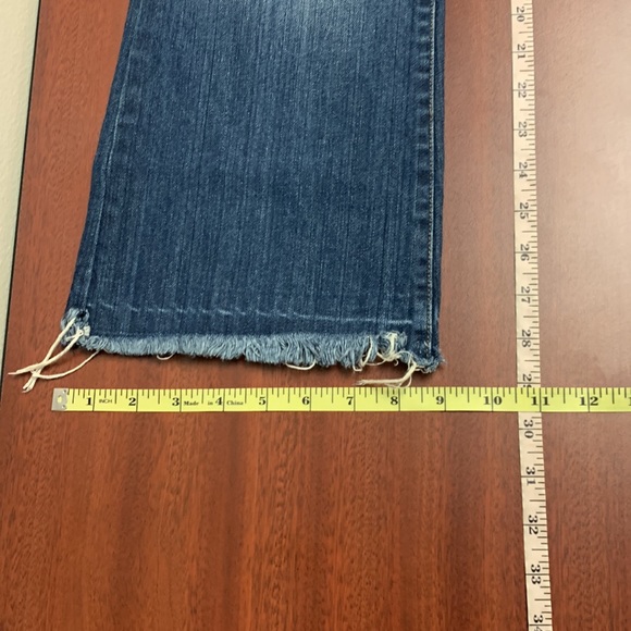 American Eagle Outfitters - Picture 3 of 8